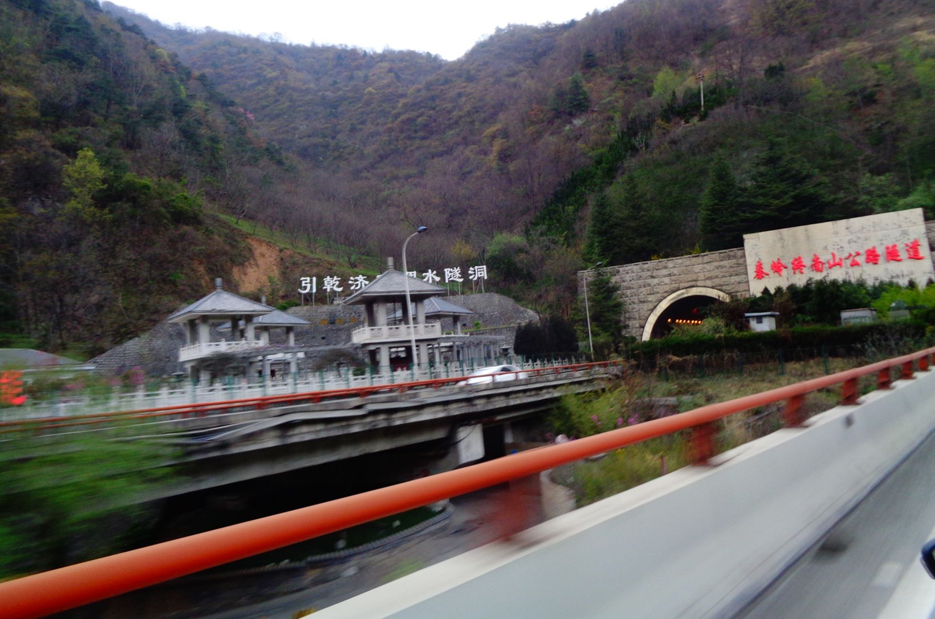 تونل Zhongnanshan Tunnel, China