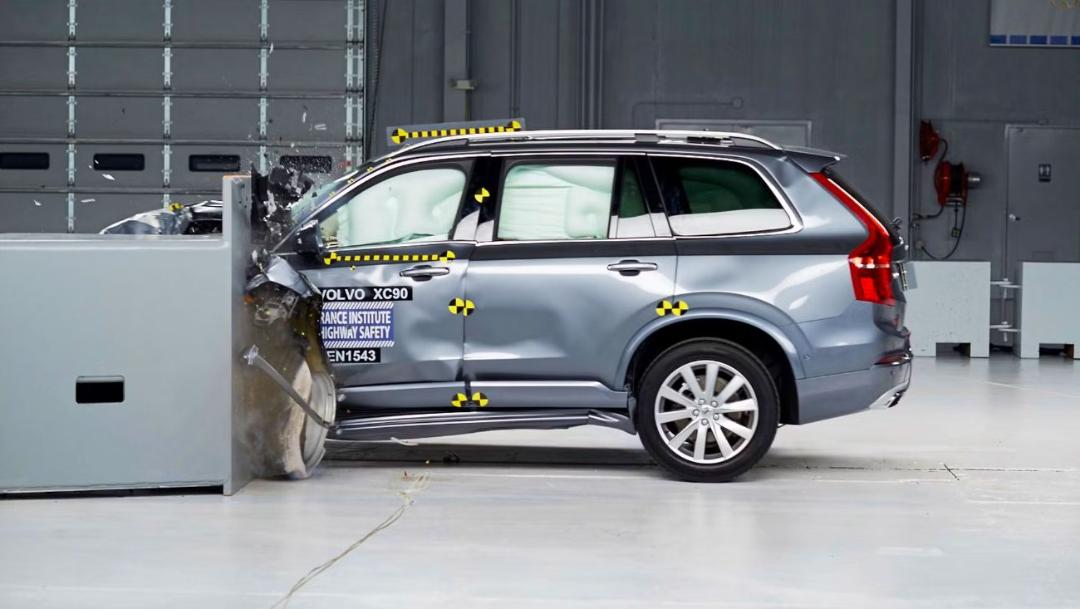 تست تصادف ولوو XC90