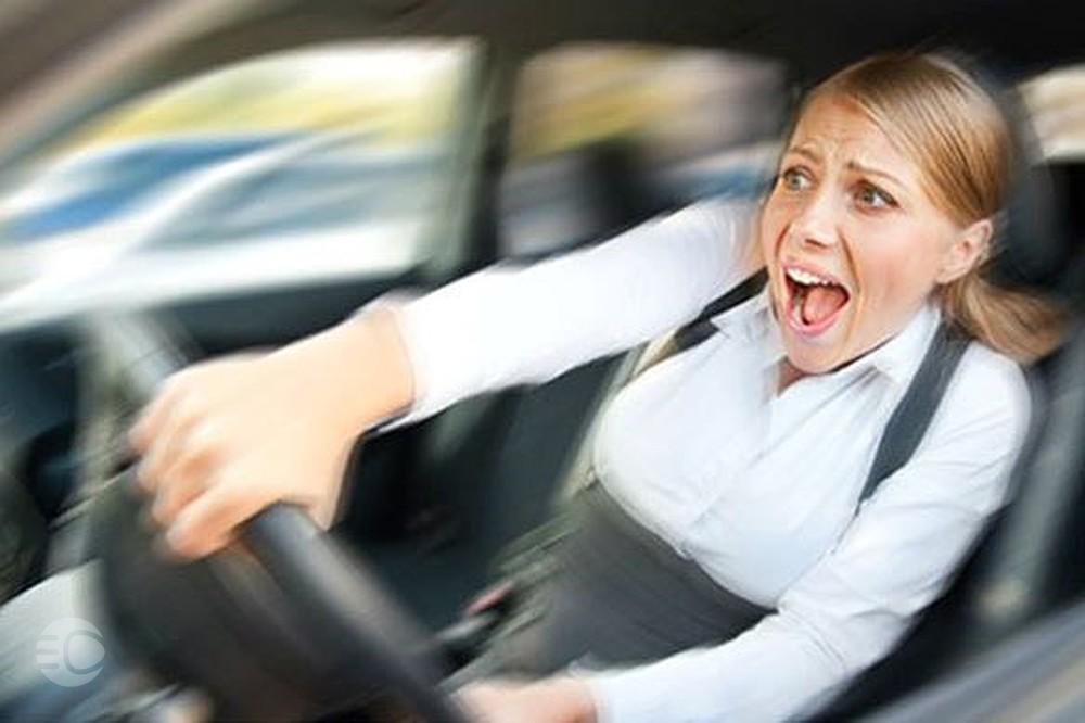 ترمز ناگهانی ماشین