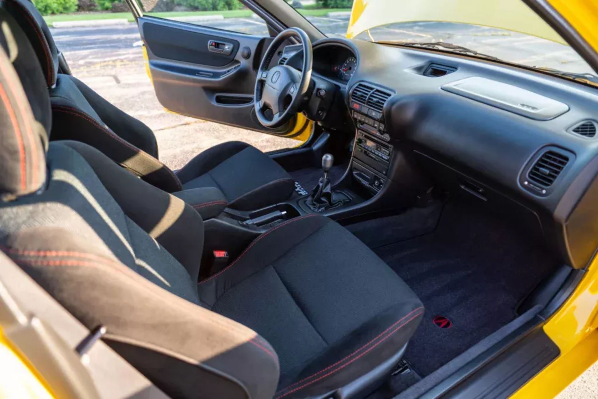 کابین آکورا اینتگرا 2001