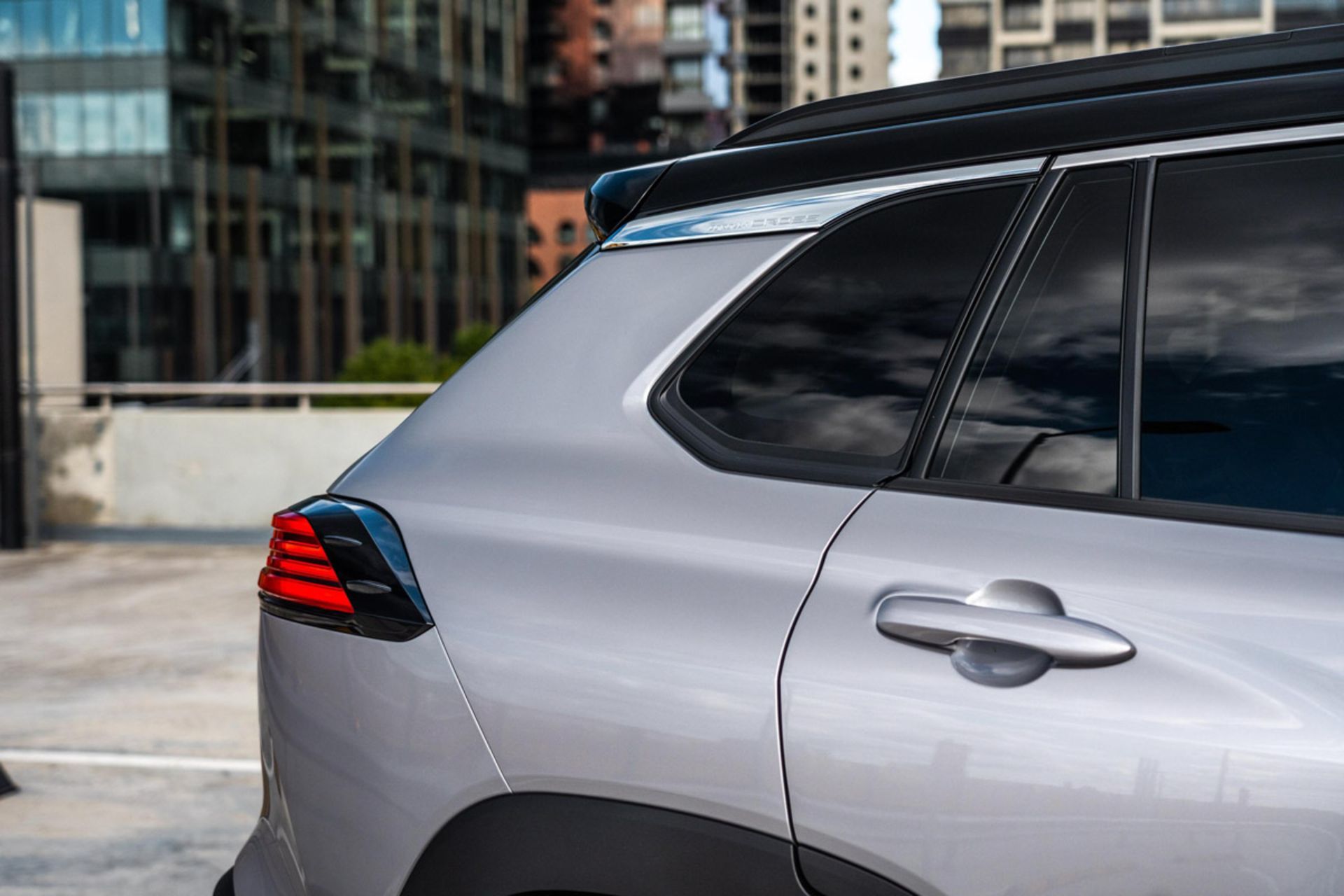 تویوتا کرولا کراس نیوفیس  hev