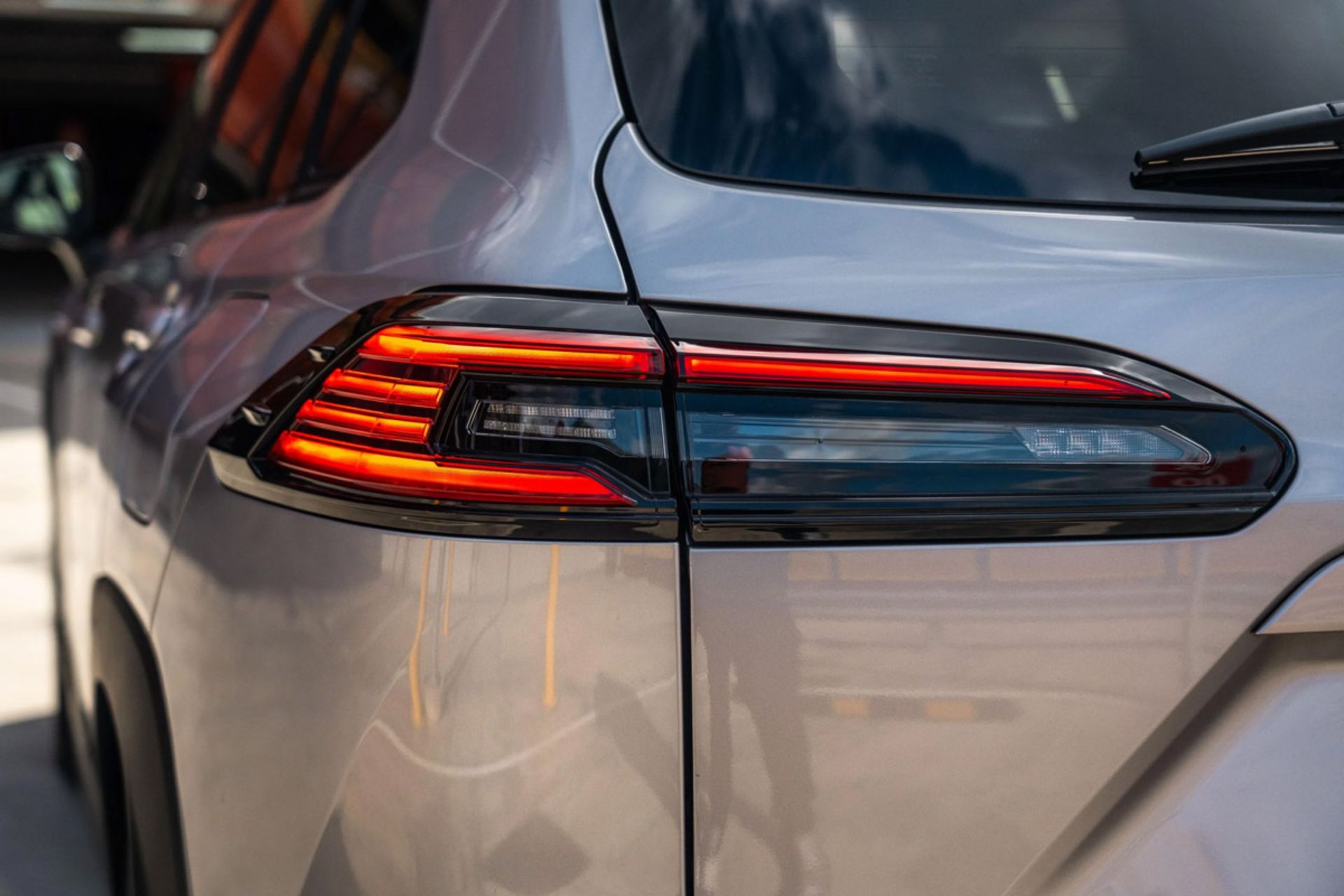 چراغ عقب تویوتا کرولا کراس نیوفیس 