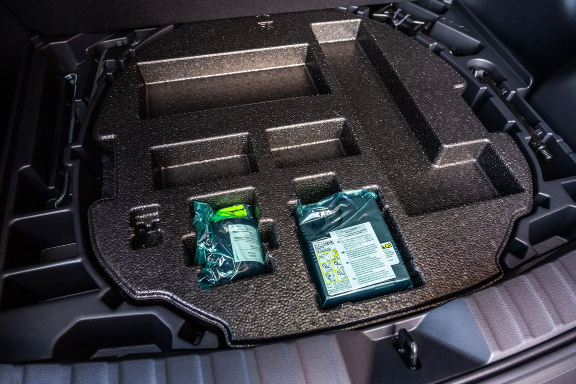 شارژر تویوتا کرولا کراس نیوفیس 