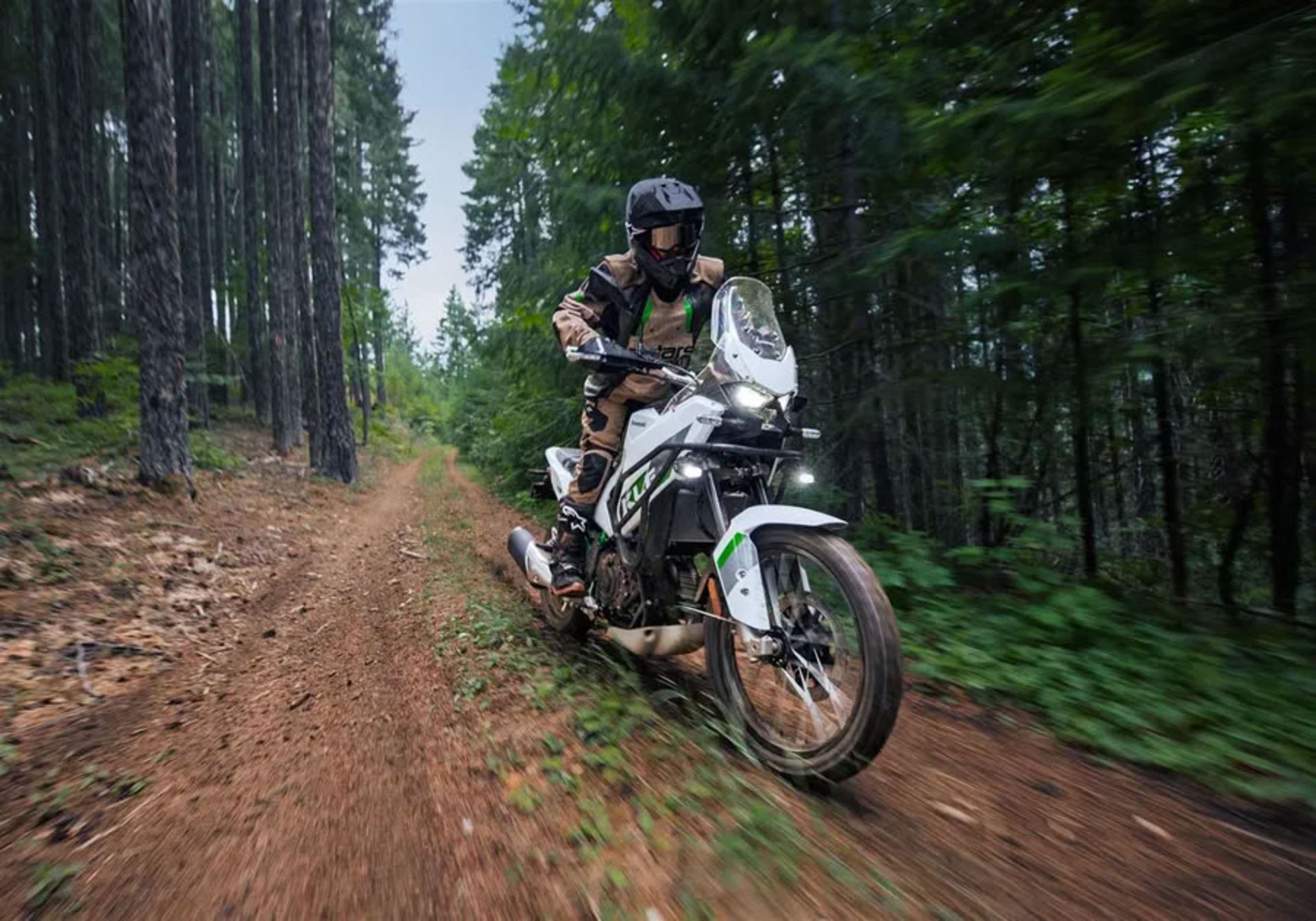 سواری موتورسیکلت ادونچر کاوازاکی KLE500