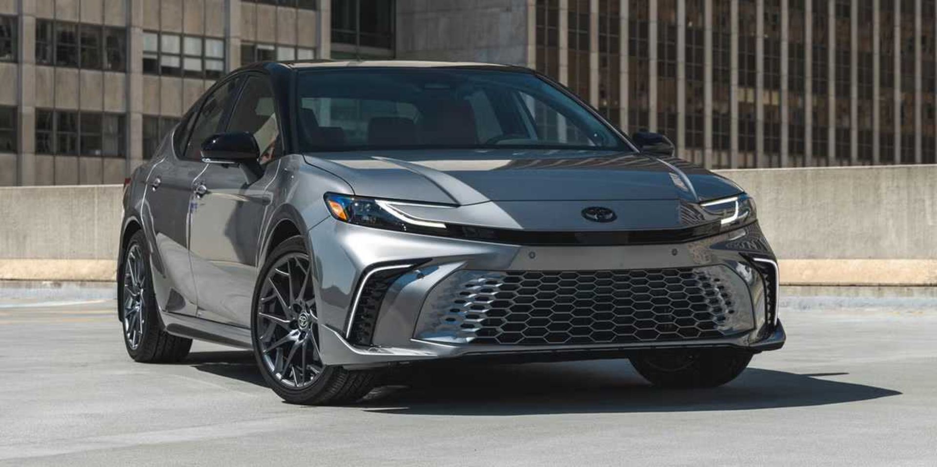 تویوتا کمری 2025