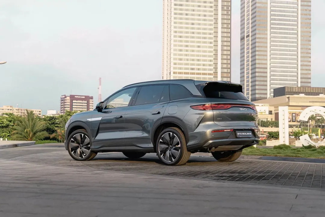 بی‌وای‌دی سی‌لاین ۸