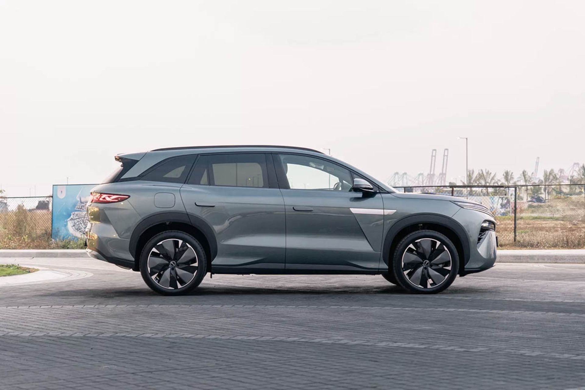 بی‌وای‌دی سی‌لاین ۸