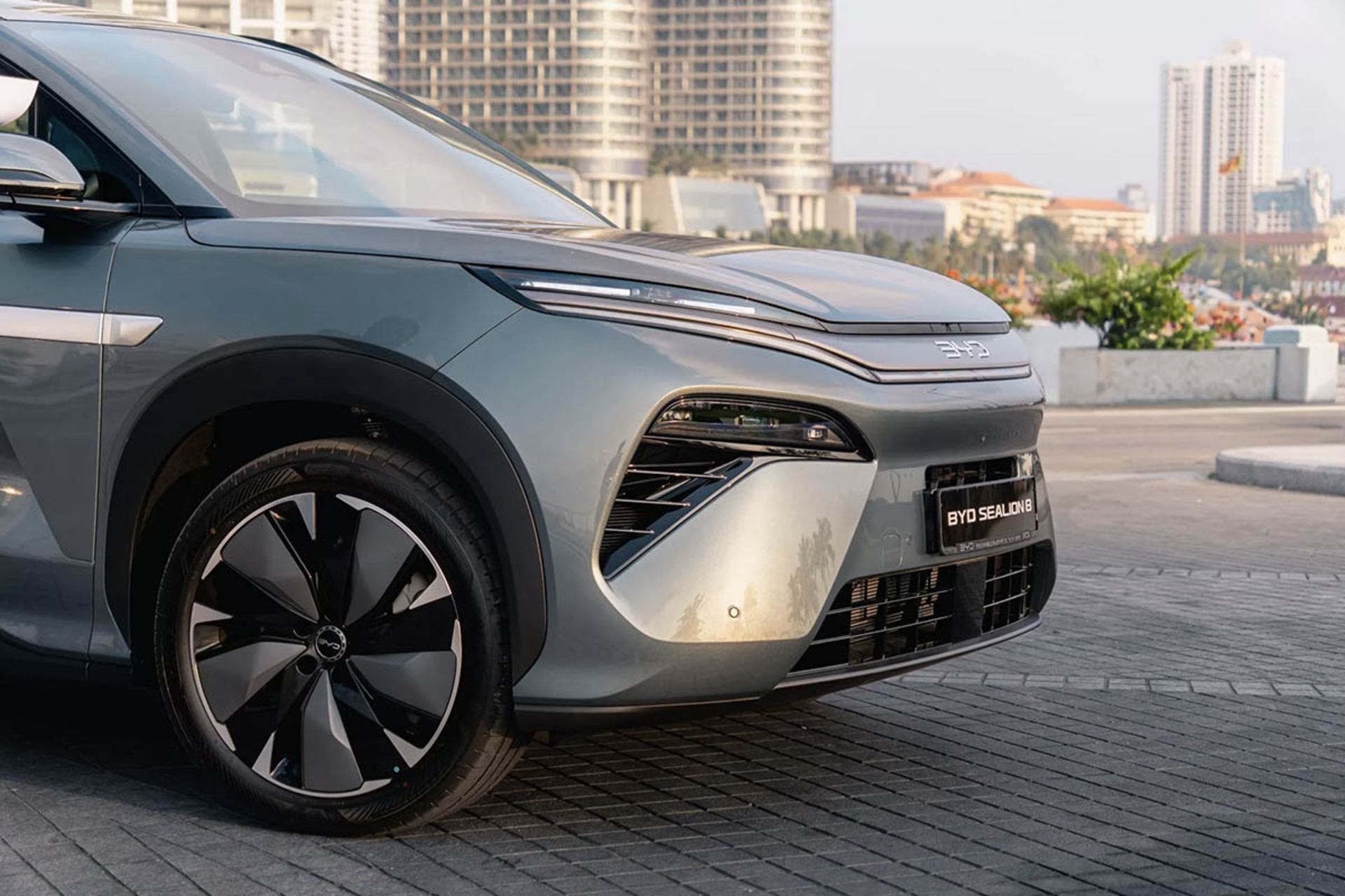 بی‌وای‌دی سی‌لاین ۸