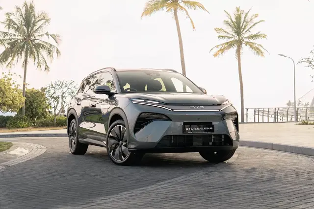 بی‌وای‌دی سی‌لاین ۸