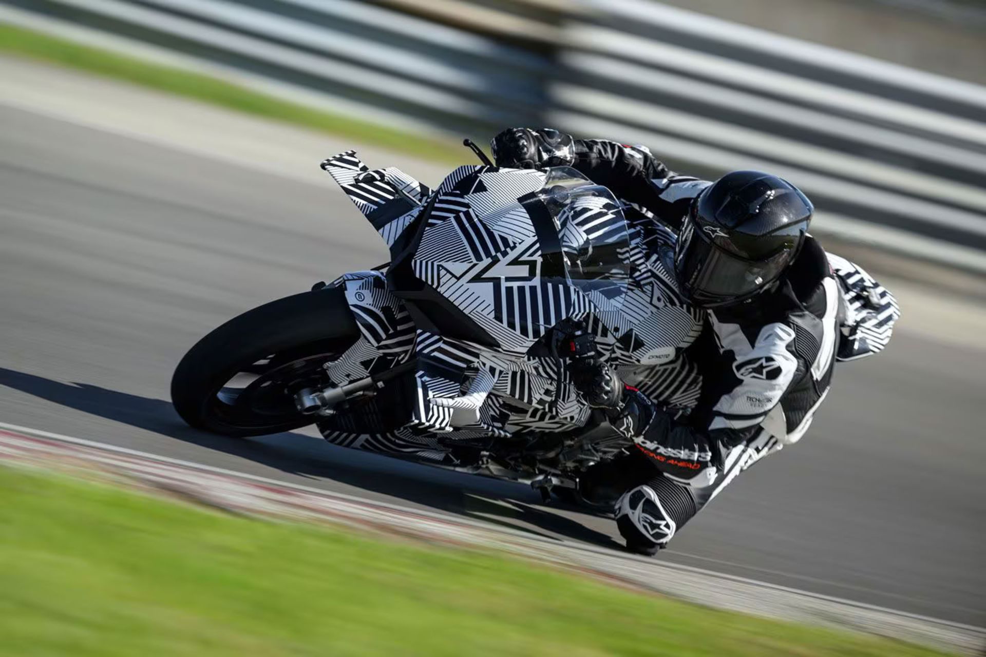 سواری سی اف موتور v4 rs rr