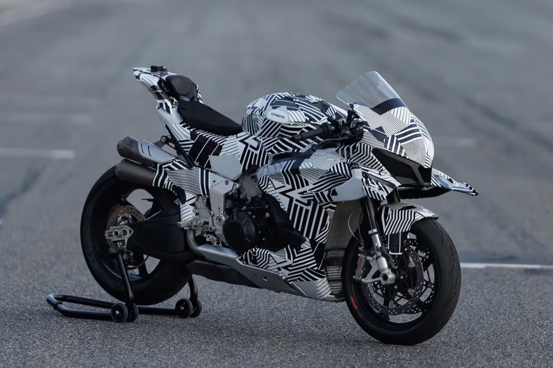 پروتوتایپ سی اف موتور v4 rs rr