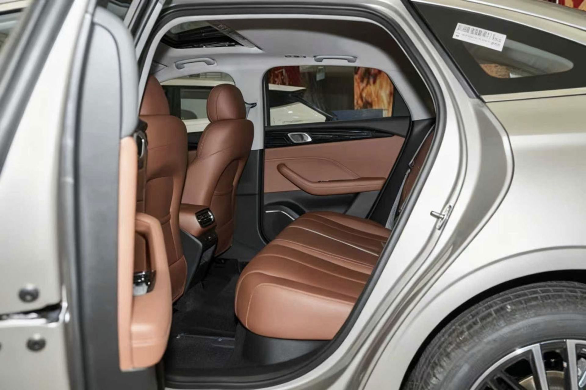 کابین جیلی امگرند 2026