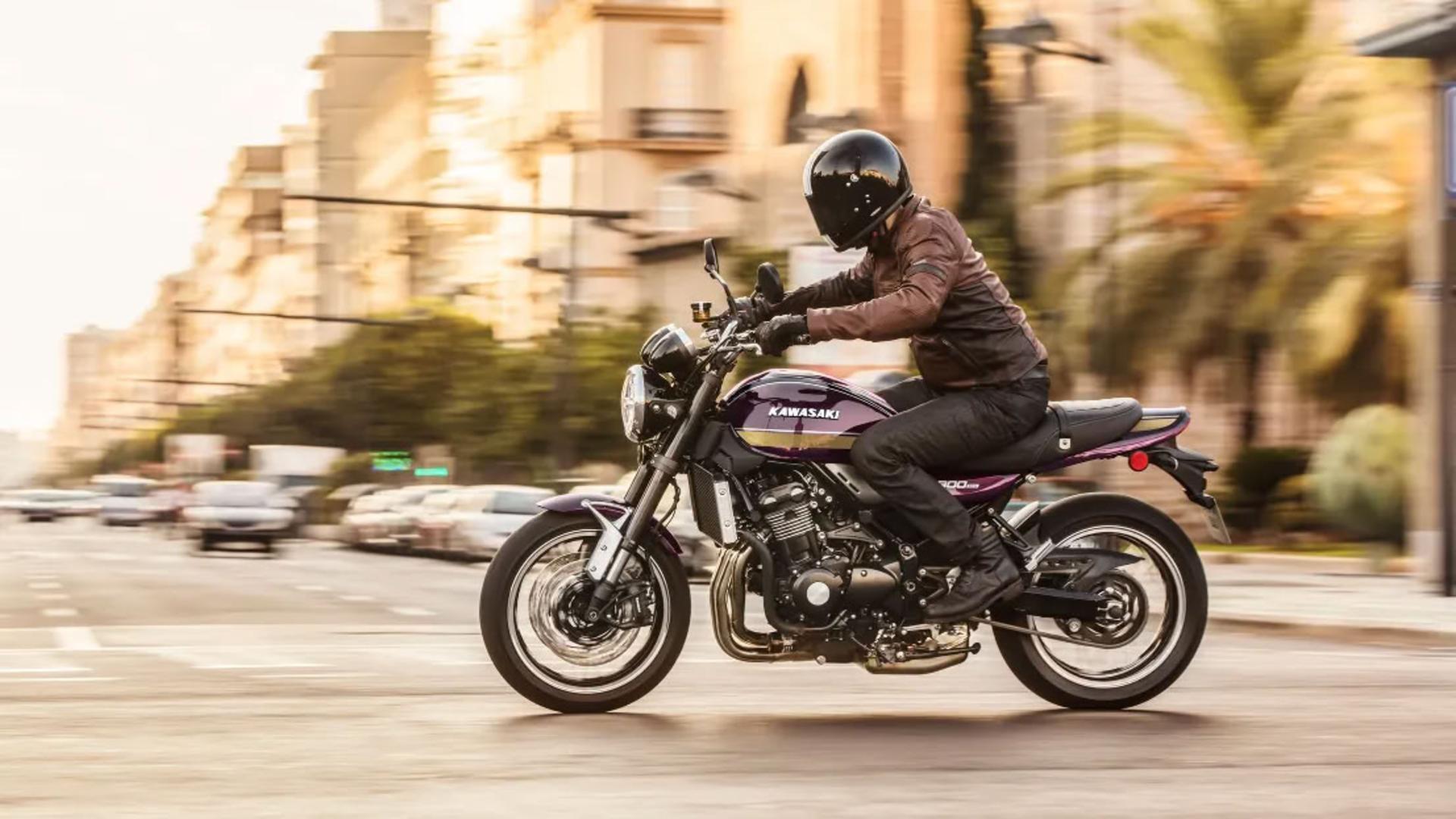 سواری موتورسیکلت کاوازاکی zr900rs