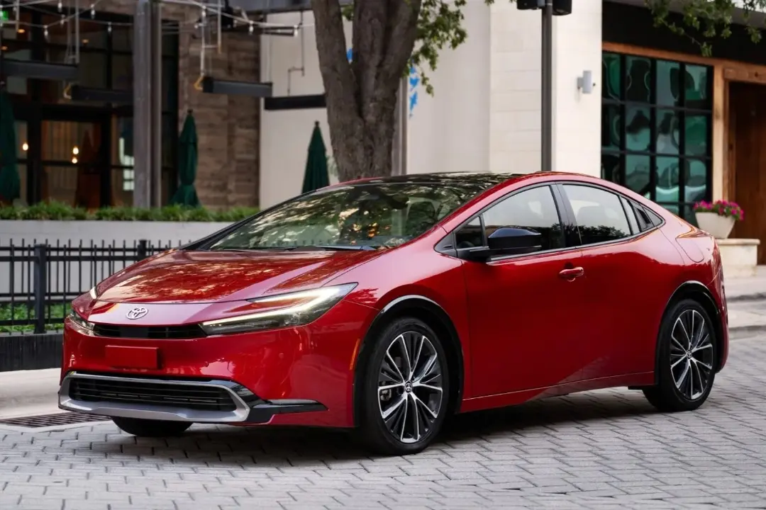  toyota pruis 2027