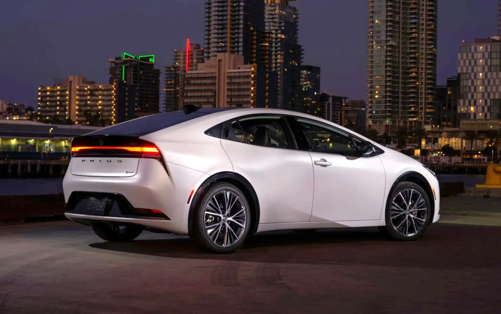  toyota pruis 2027