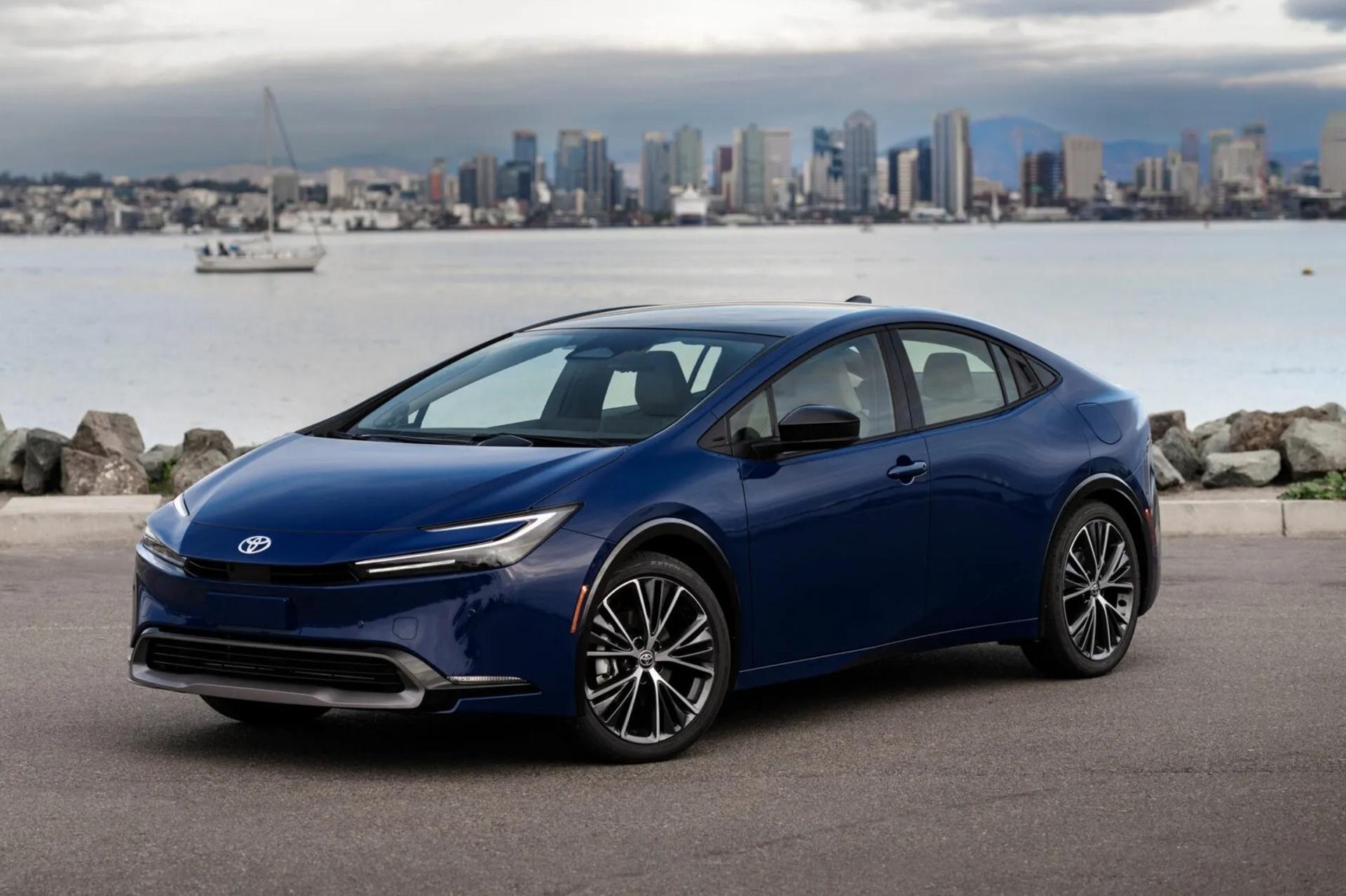  toyota pruis 2027