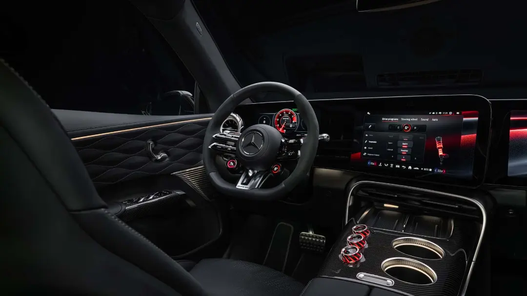 مرسدس AMG GT SUV داخل و داشبورد