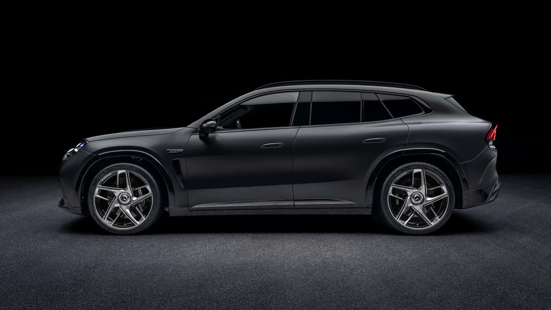 مرسدس AMG GT SUV مشکی رنگ نمای کناری