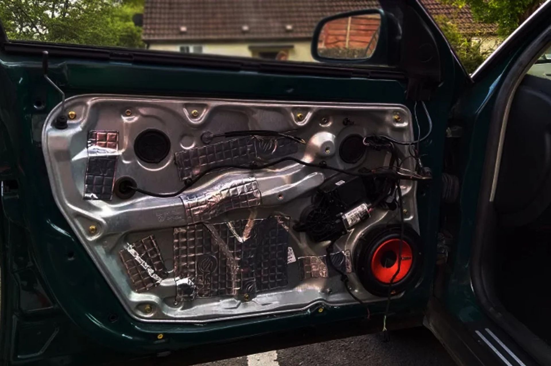 کاهش نویز در کابین خودرو