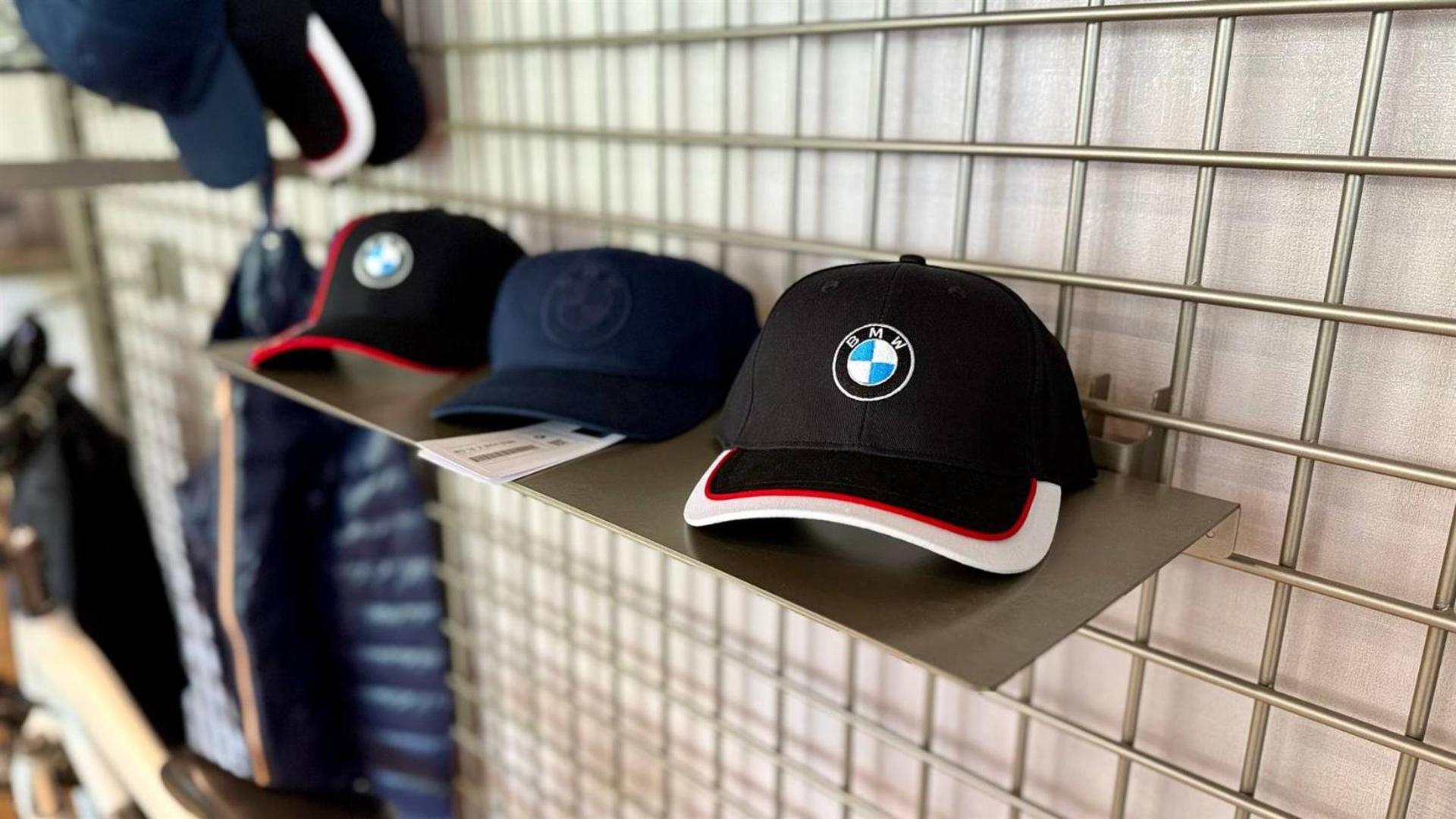 شوروم گروه پرشیا موبیلیتی در زعفرانیه