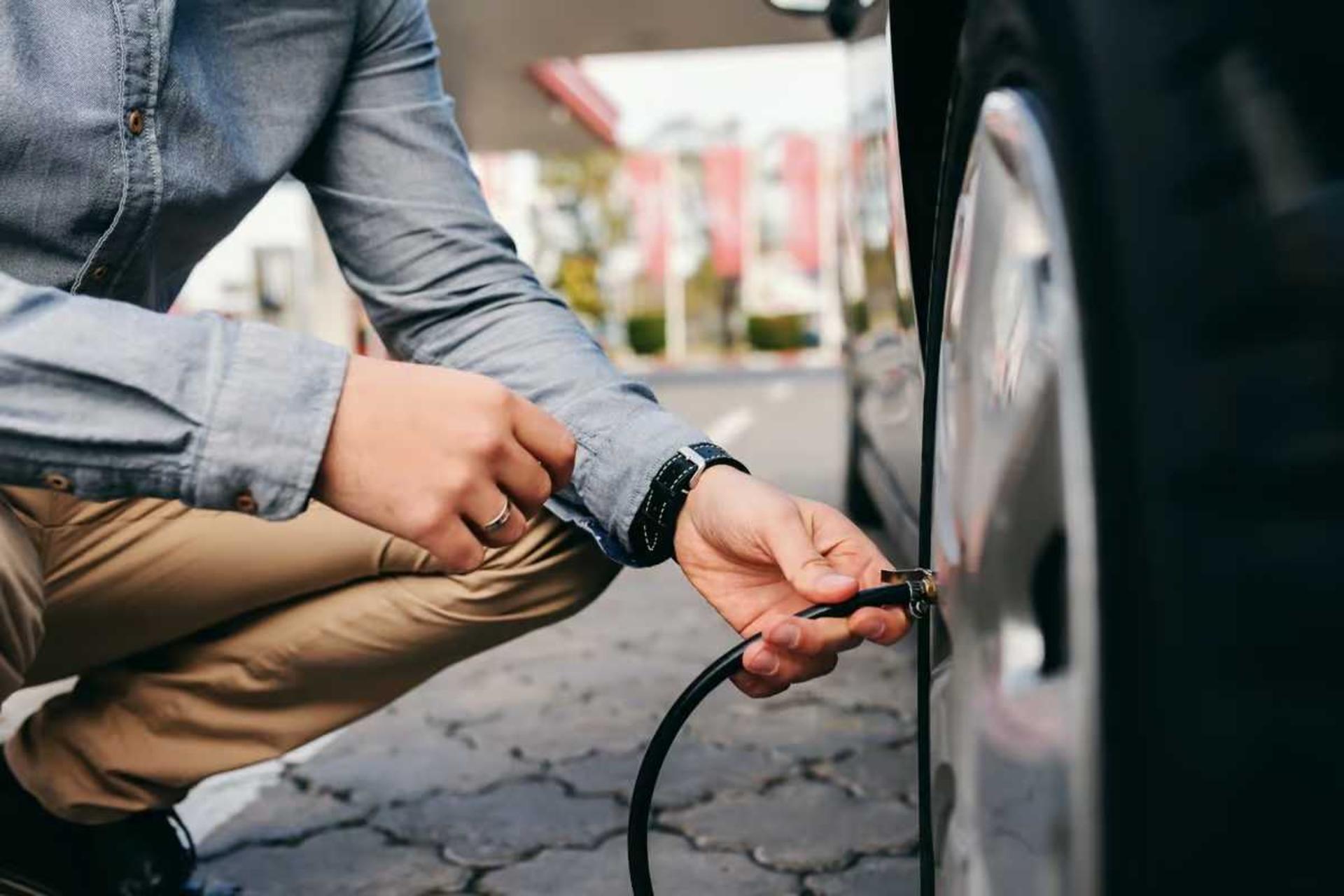 تنظیم فشار باد لاستیک خودرو