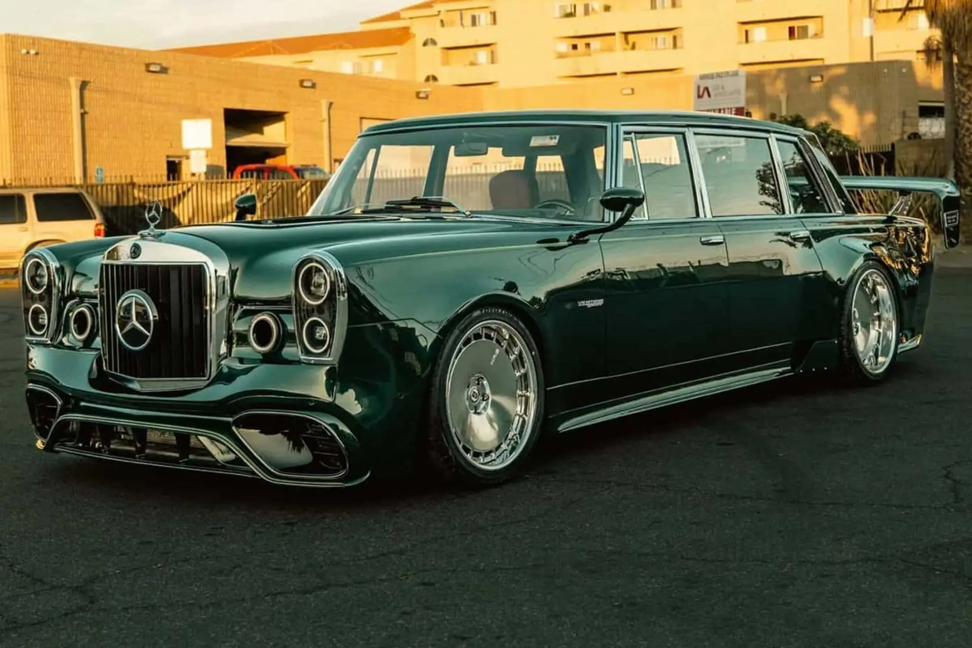 رستوماد مرسدس 600 کلاسیک