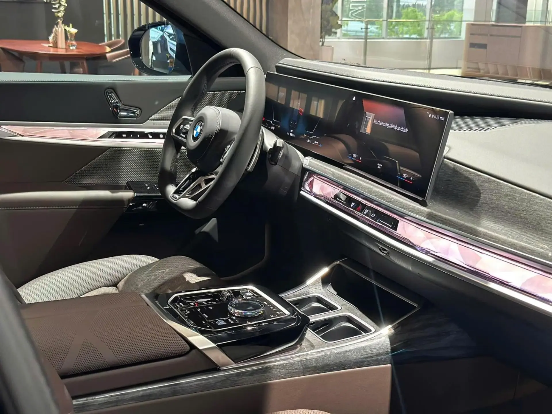 داخل اتاق BMW 735i M Sport 2026