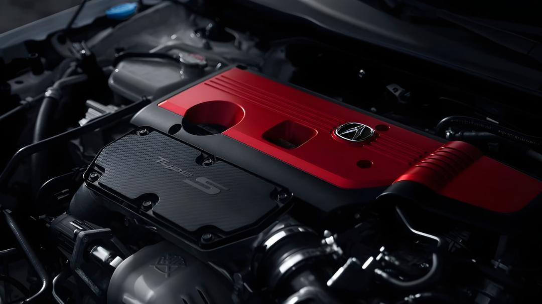 موتور چهار سیلندر آکورا (Acura) با کاور قرمز و نشان Type S