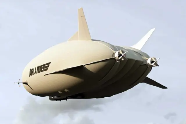 کشتی هوایی سنتینل هاوک (Sentinel Hawk) در حال پرواز در آسمان