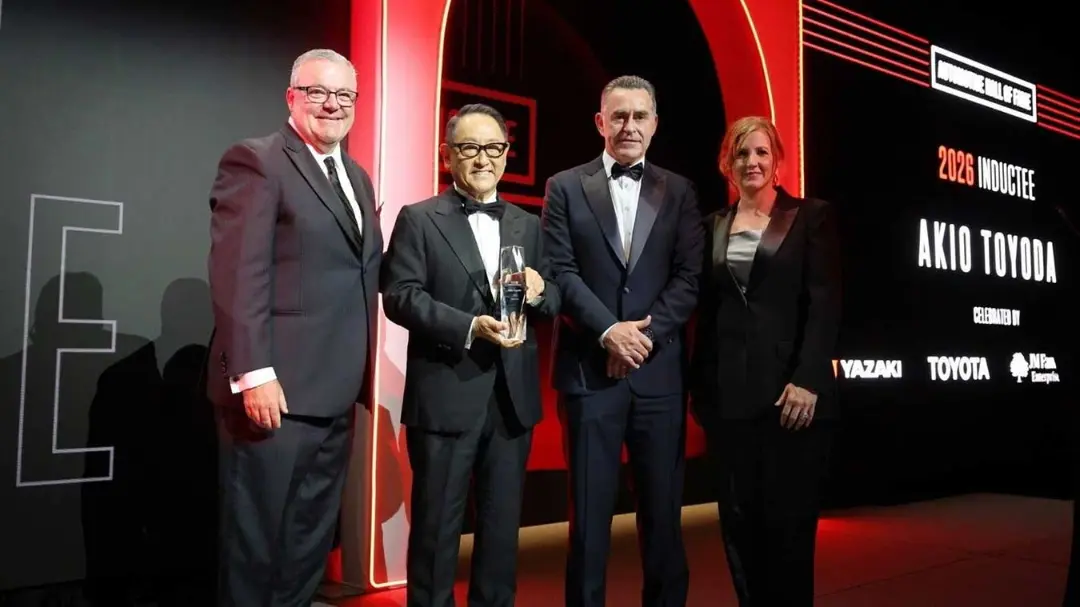 آکیو تویودا (Akio Toyoda) در مراسم اهدای جایزه تالار مشاهیر صنعت خودرو