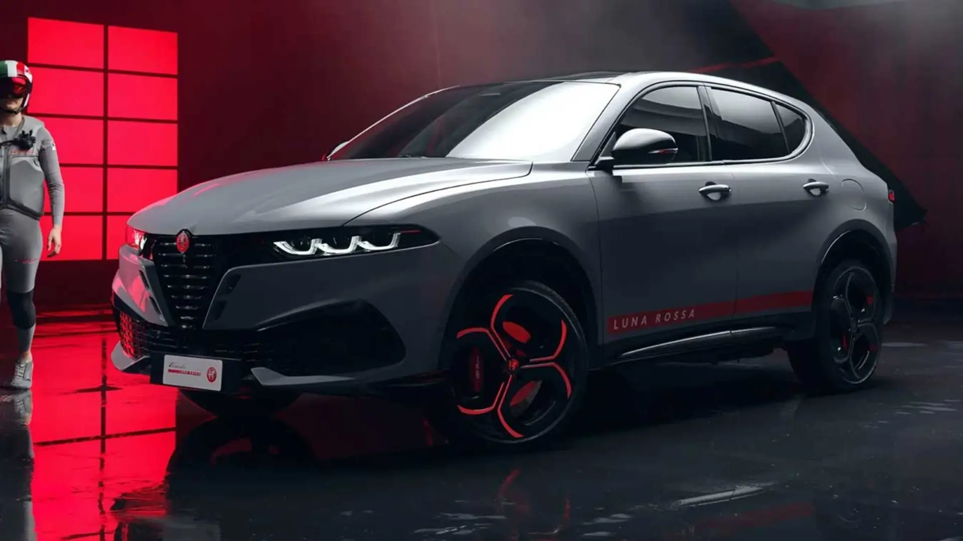 خودروی آلفارومئو (Alfa Romeo) سری لونا روسا با رنگ خاکستری و جزئیات قرمز