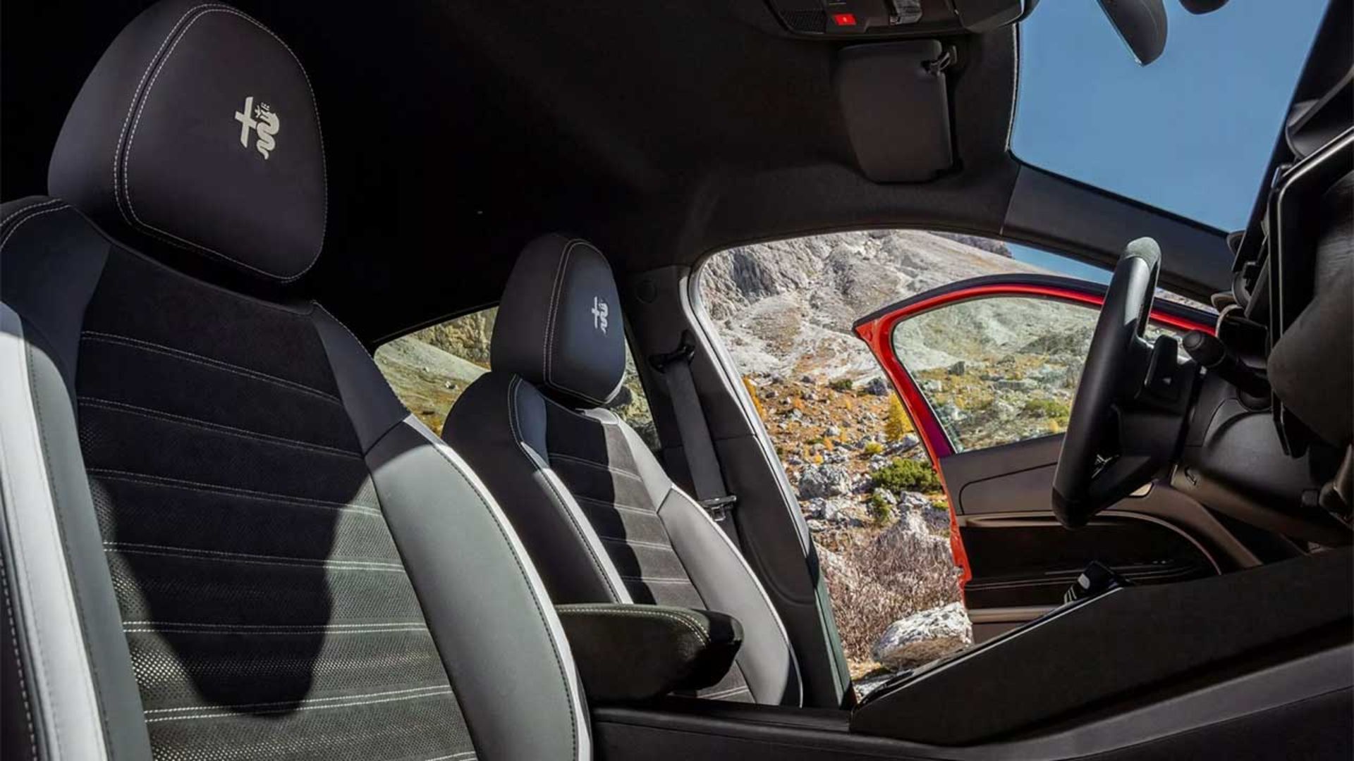 آلفارومئو جونیور اسپرت اسپشاله 