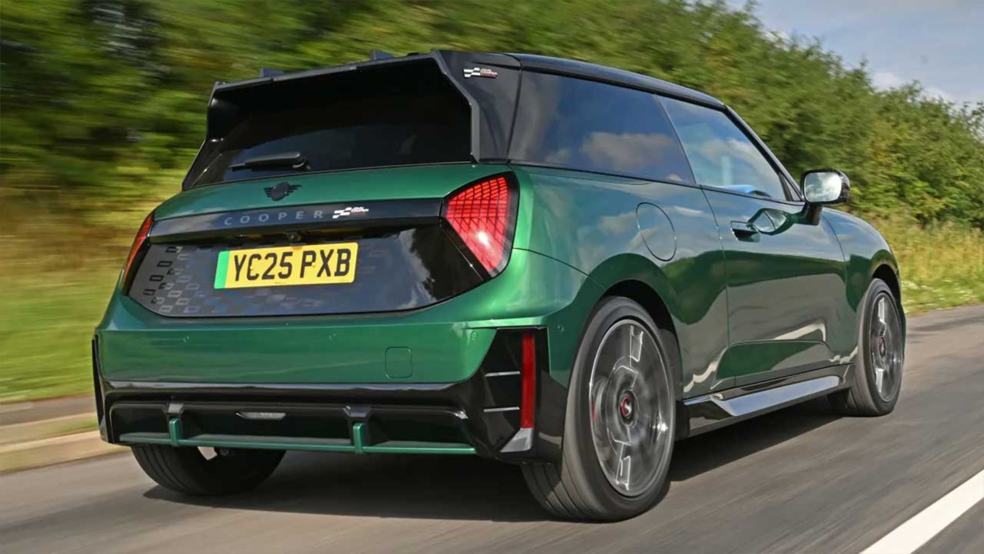 نبرد آلپین A290 و مینی JCW