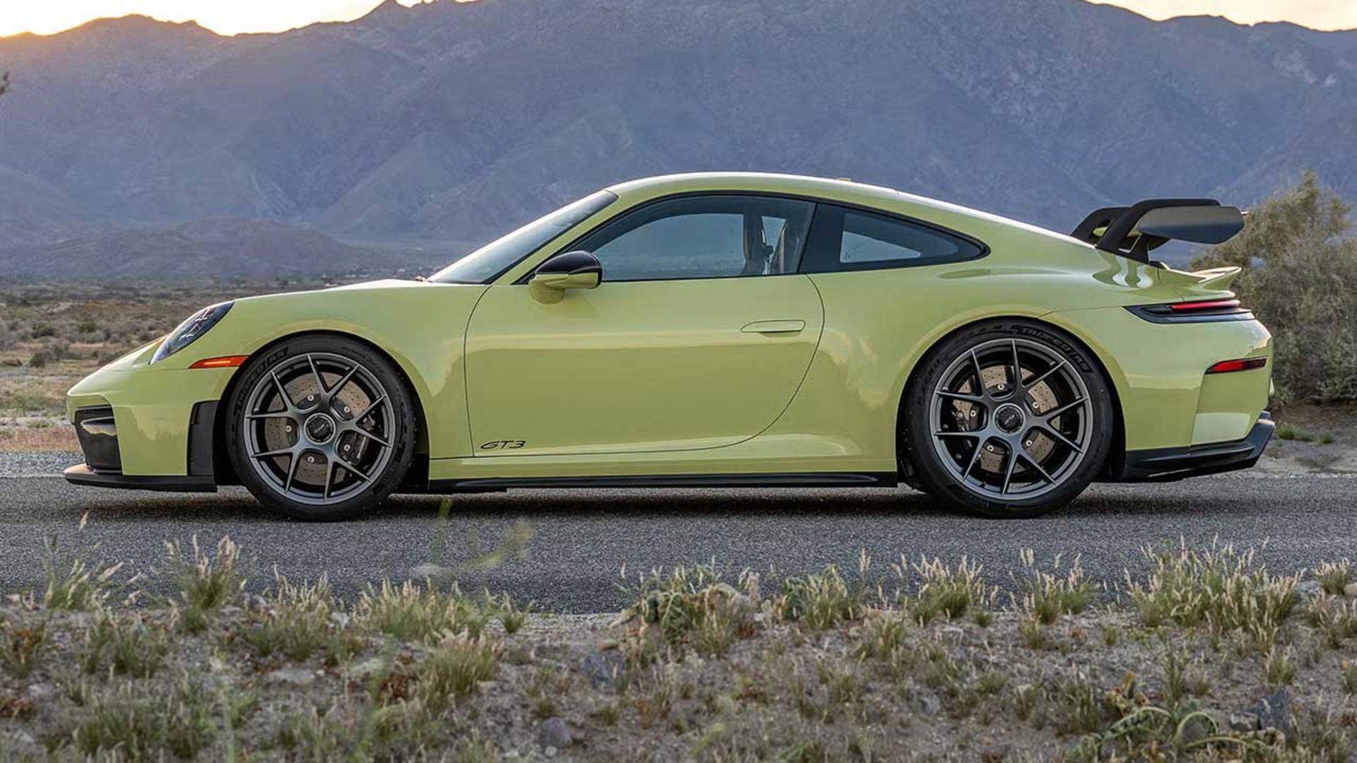 نبرد پورشه 911 GT3 و مرسدس AMG GT63 پرو