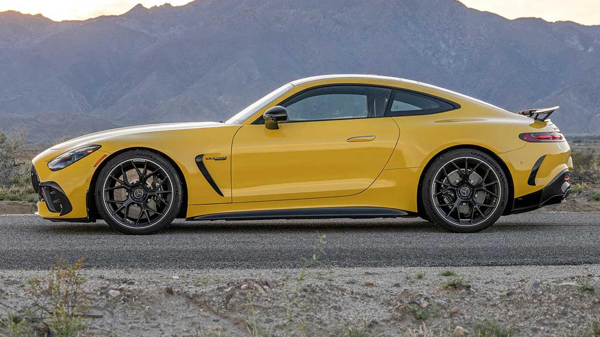 نبرد پورشه 911 GT3 و مرسدس AMG GT63 پرو