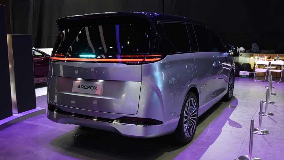 بایک آرک‌فاکس V9