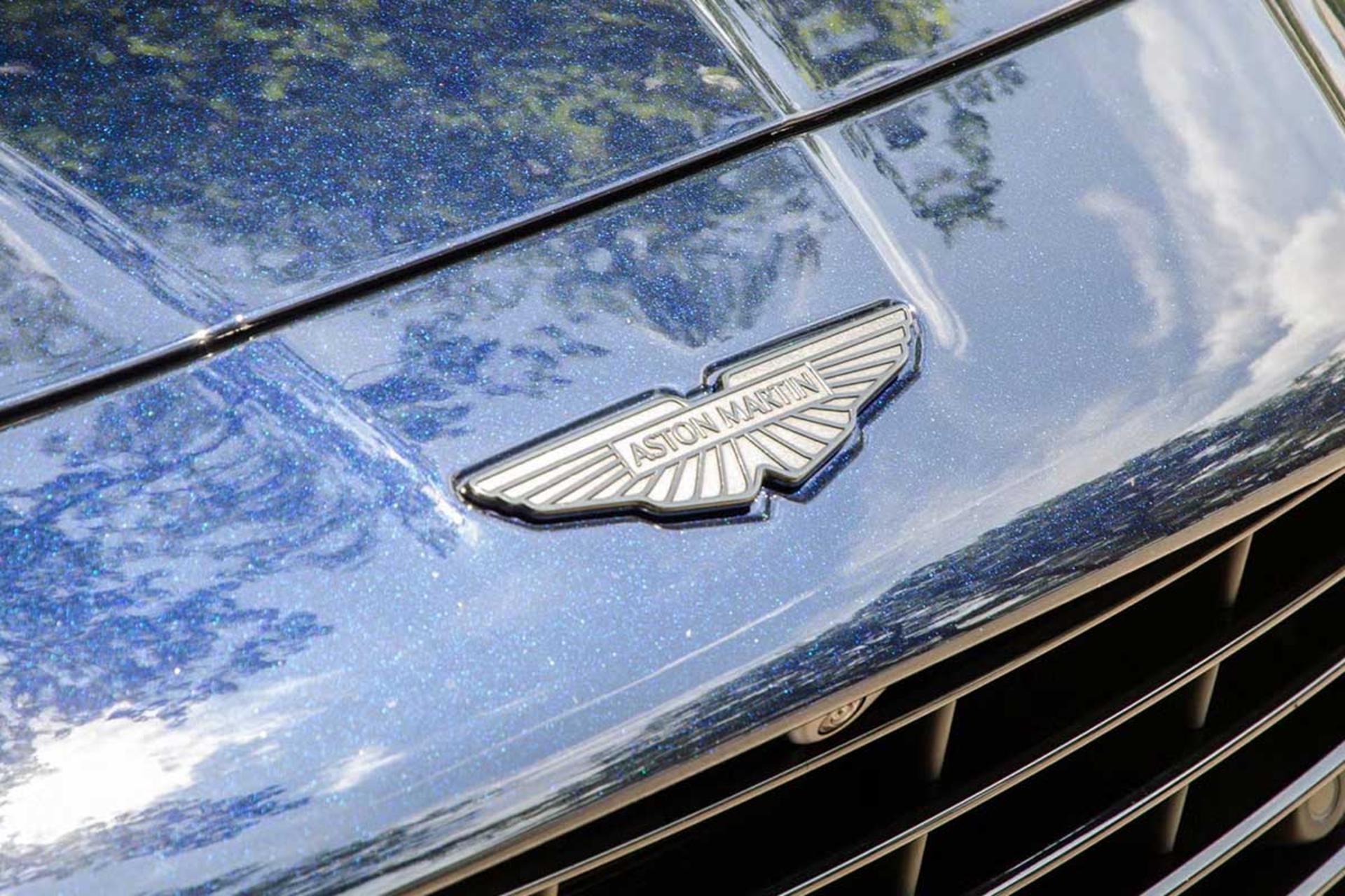 لوگوی آستون‌مارتین