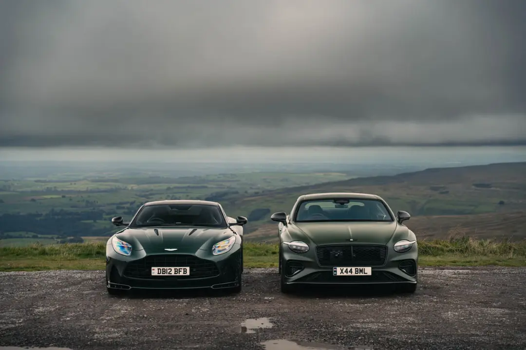 خودروهای استون مارتین (Aston Martin) DB12 S و بنتلی (Bentley) کانتیننتال GT S در طبیعت
