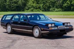 خودروی کلاسیک آستون‌مارتین لاگوندا (Aston Martin Lagonda) شوتینگ بریک با رنگ مشکی