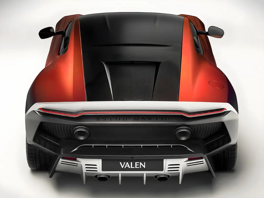 بخش عقب خودروی استون مارتین ولن (Aston Martin Valen) با بدنه نارنجی