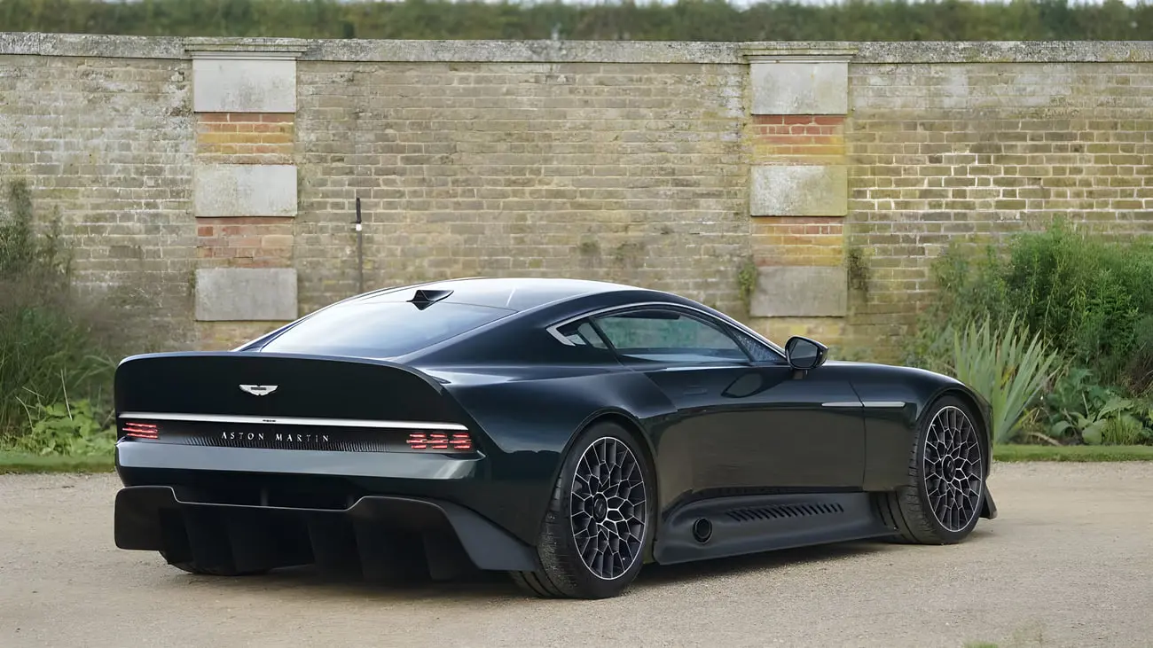 خودرو استون مارتین ویکتور (Aston Martin Valour) با نمای عقب و طراحی مدرن