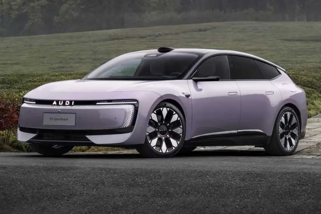 خودرو برقی آئودی (Audi) مدل ES Sportback با رنگ بنفش روشن