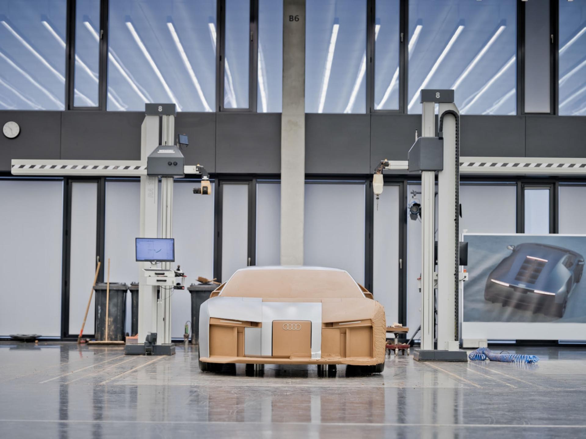 نمونه اولیه خودروی آئودی (Audi) با پوشش محافظ در مرکز طراحی