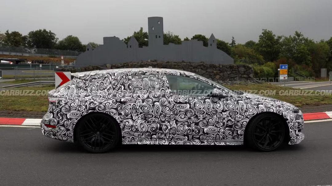 خودروی آزمایشی آئودی (Audi) با پوشش کدر برای تست بُرد باتری