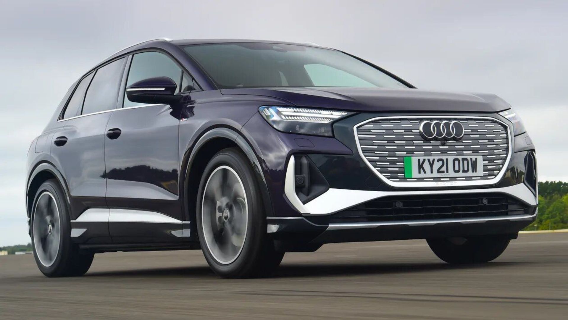 رانندگی با آئودی Q4 e-tron مدل ۲۰۲۵