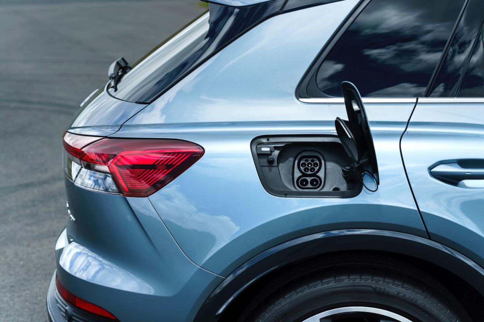 پورت شارژ آئودی Q4 e-tron