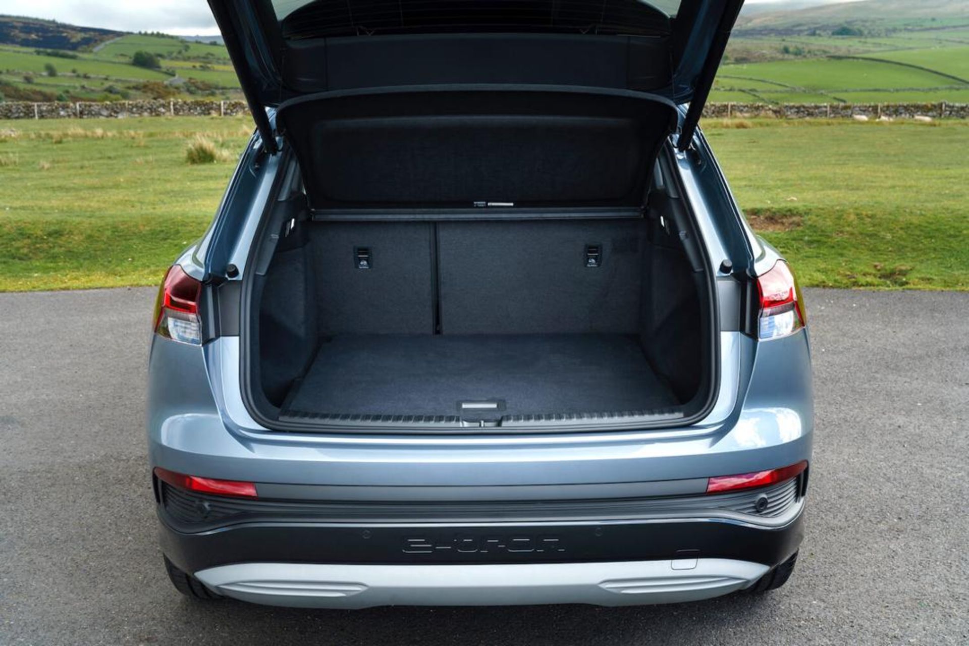 صندوق بار آئودی Q4 e-tron