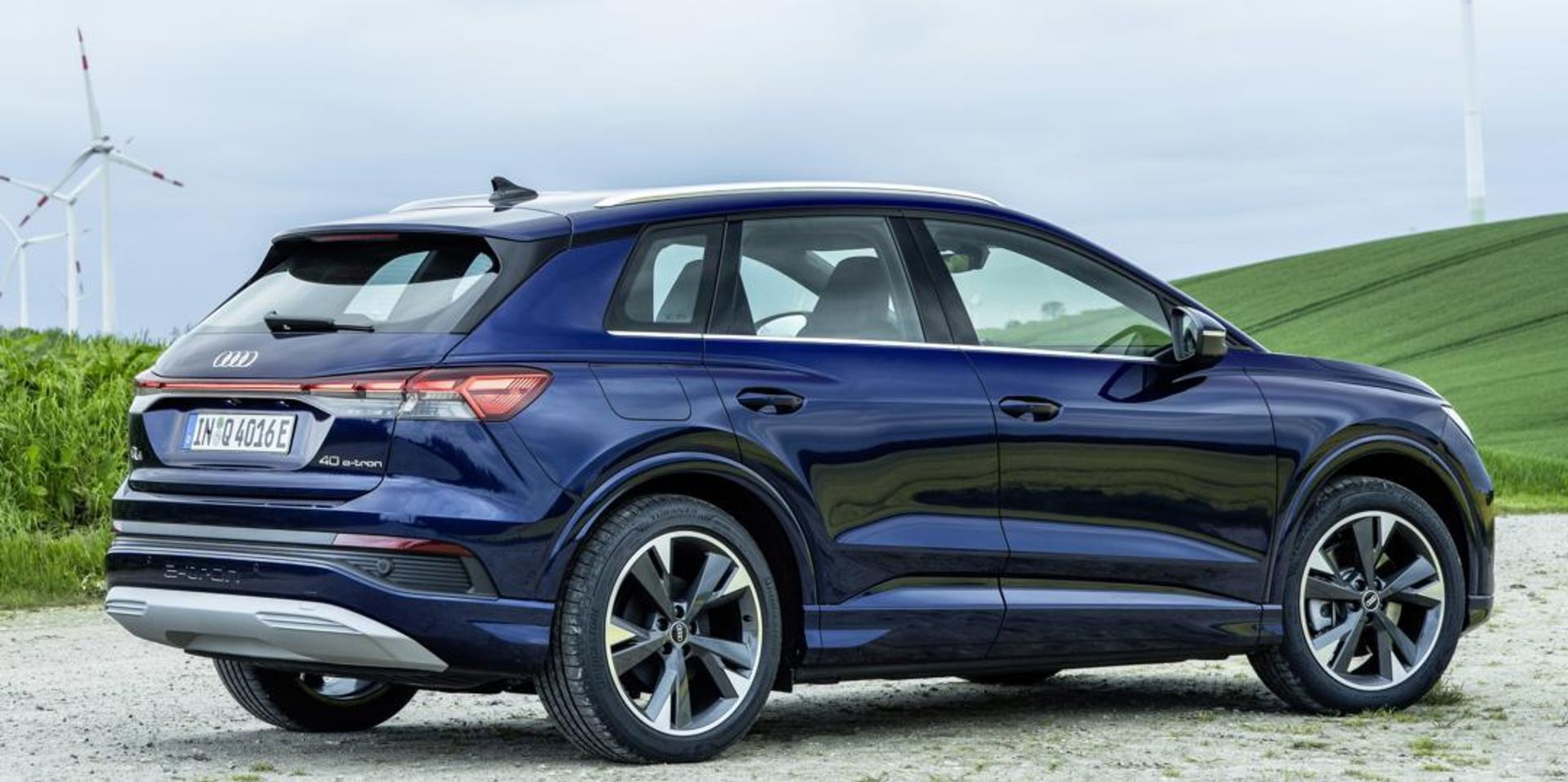 آئودی Q4 e-tron وارداتی نادین خودرو 