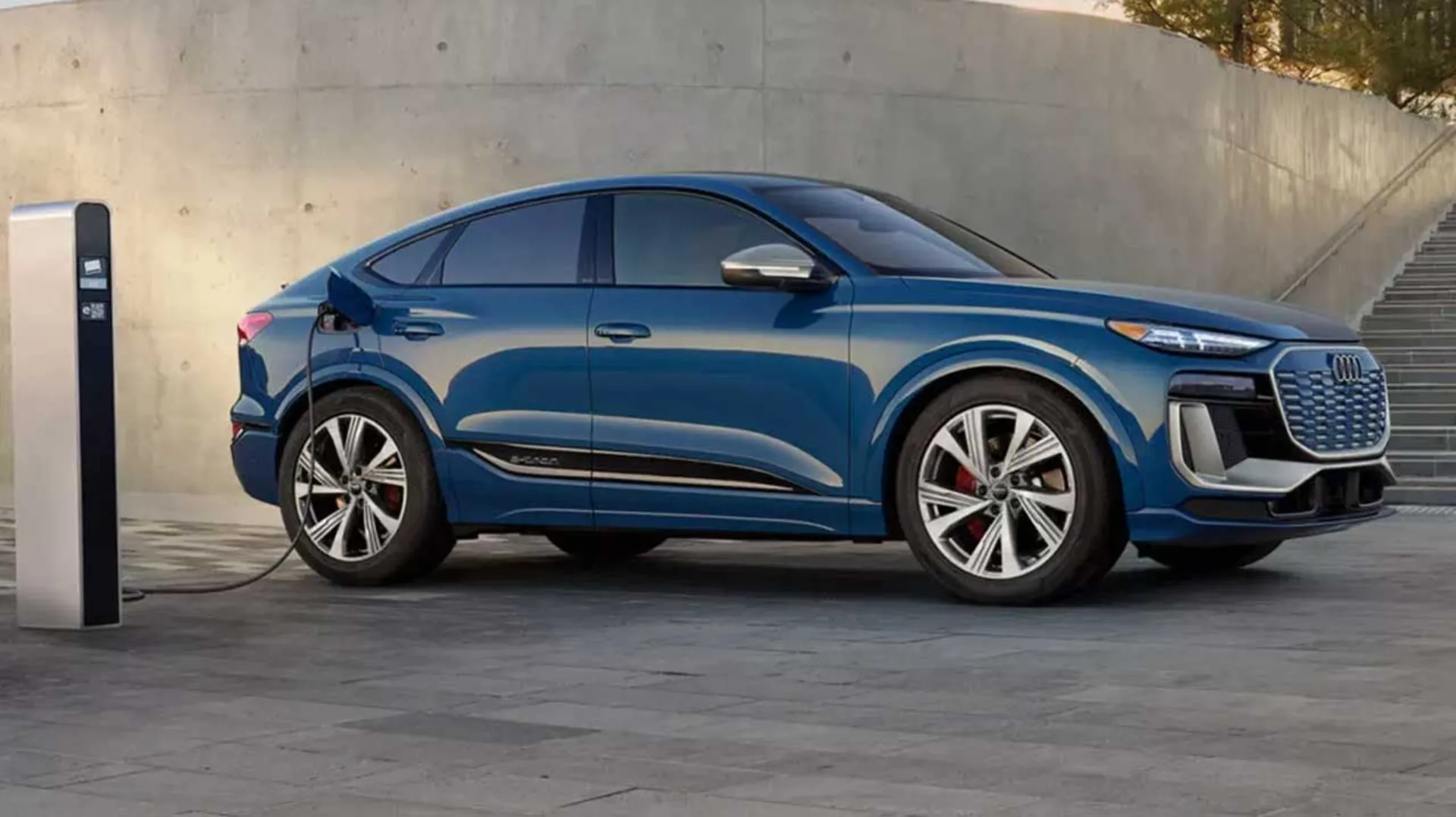 آئودی Q6 e-Tron اسپرت‌بک