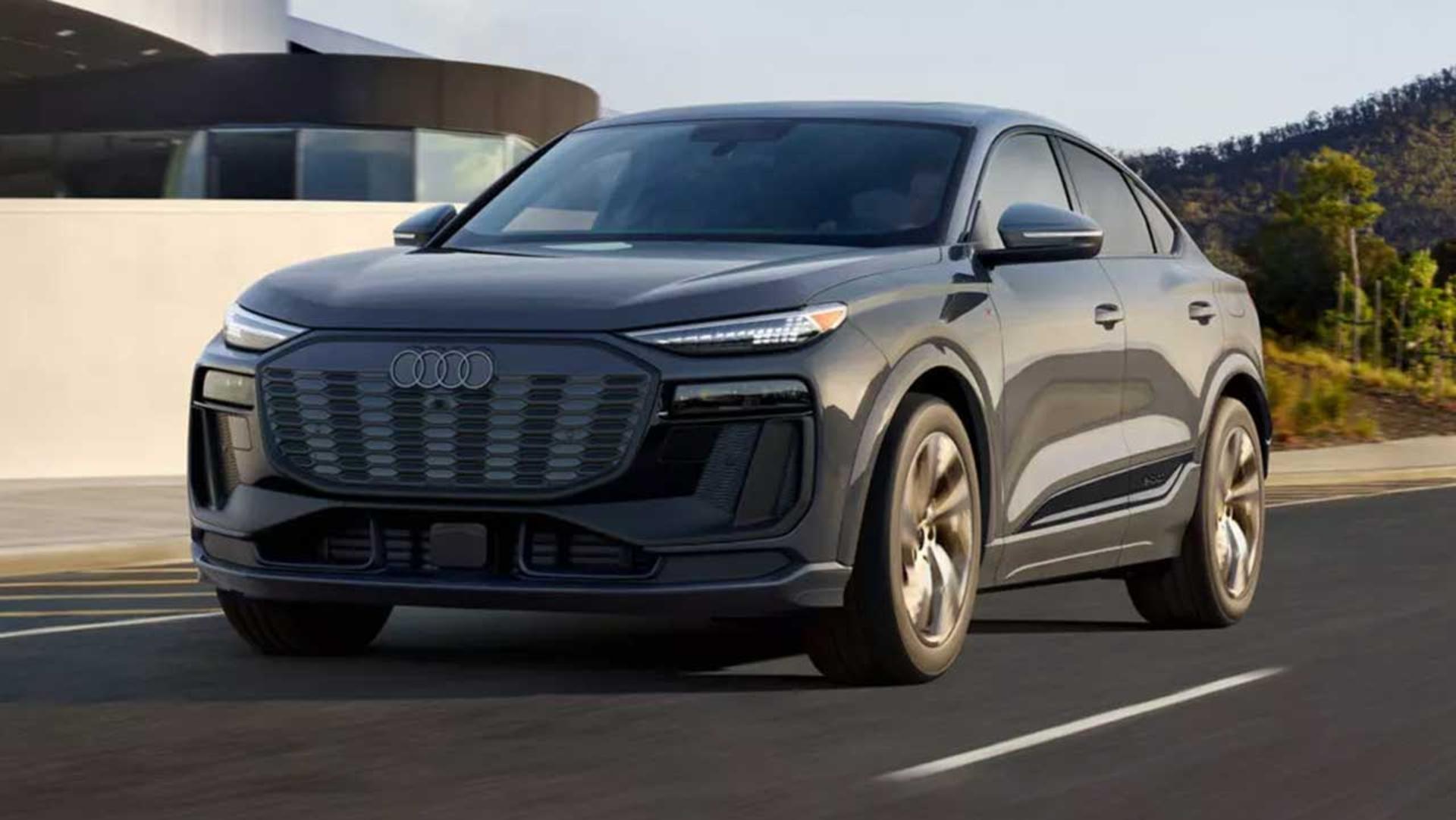 آئودی Q6 e-Tron اسپرت‌بک